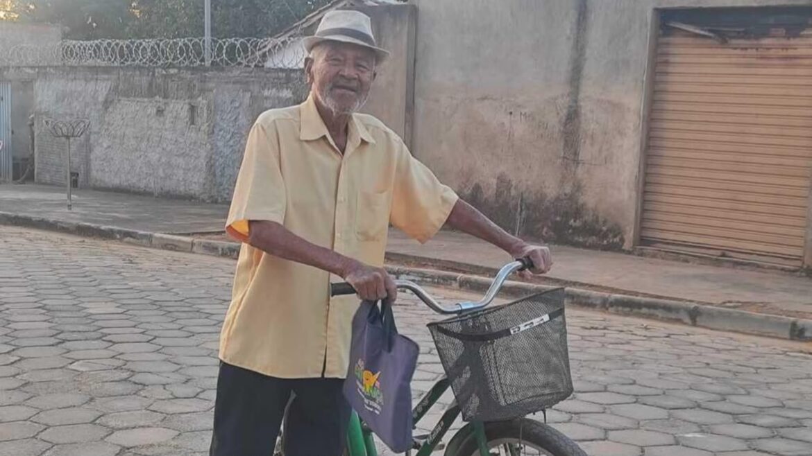 idoso-de-89-anos-evangeliza-de-bicicleta-em-mg:-“e-meu-dever-pregar-o-evangelho”