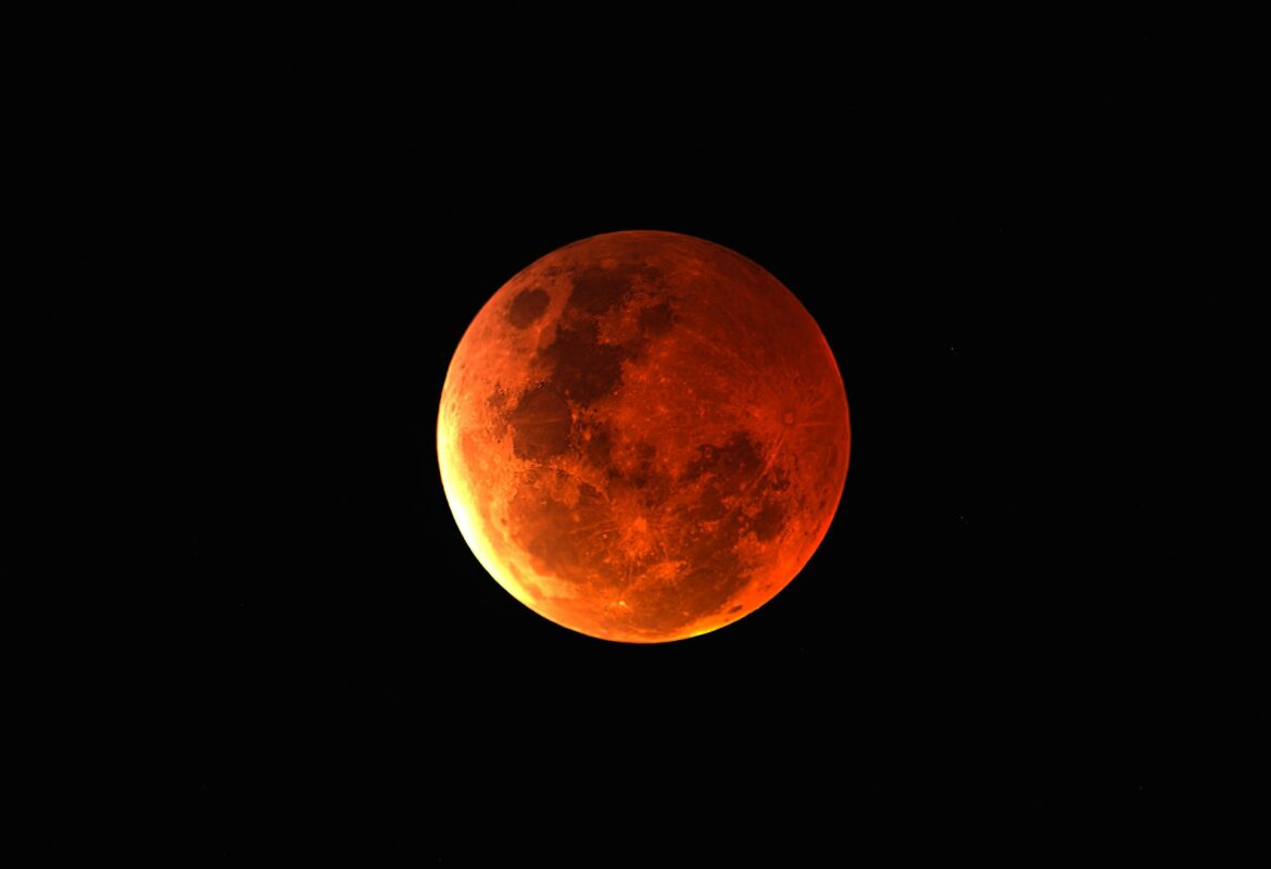 sinais-profeticos?-“lua-de-sangue”-e-purim-coincidem-com-guerra-envolvendo-israel-e-ira