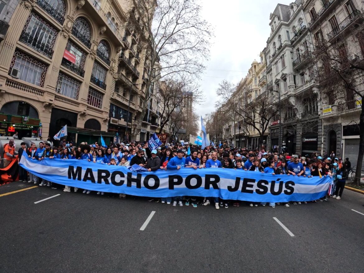 apos-9-anos,-cristaos-voltam-as-ruas-de-buenos-aires-na-marcha-para-jesus