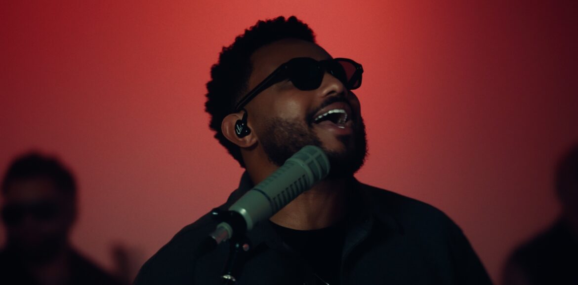 eli-soares-apresenta-o-single-e-clipe-de-“e-tudo-sobre-voce”