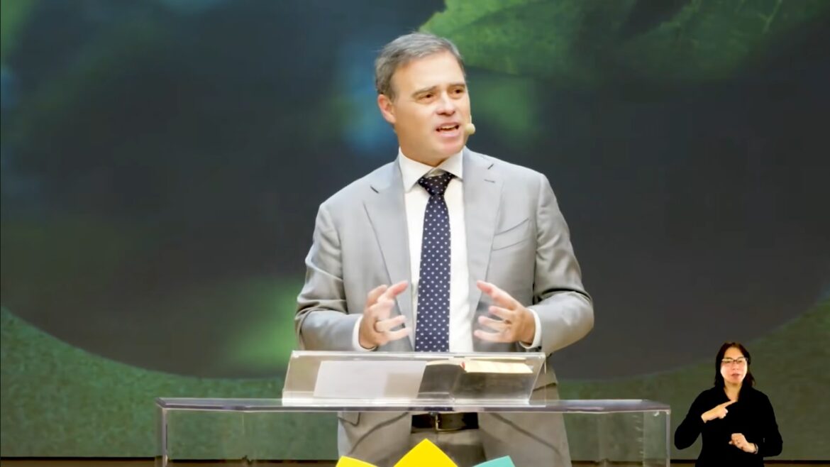 “esta-e-a-geracao-que-vai-preparar-a-igreja”,-diz-andre-mendonca-do-stf-em-culto
