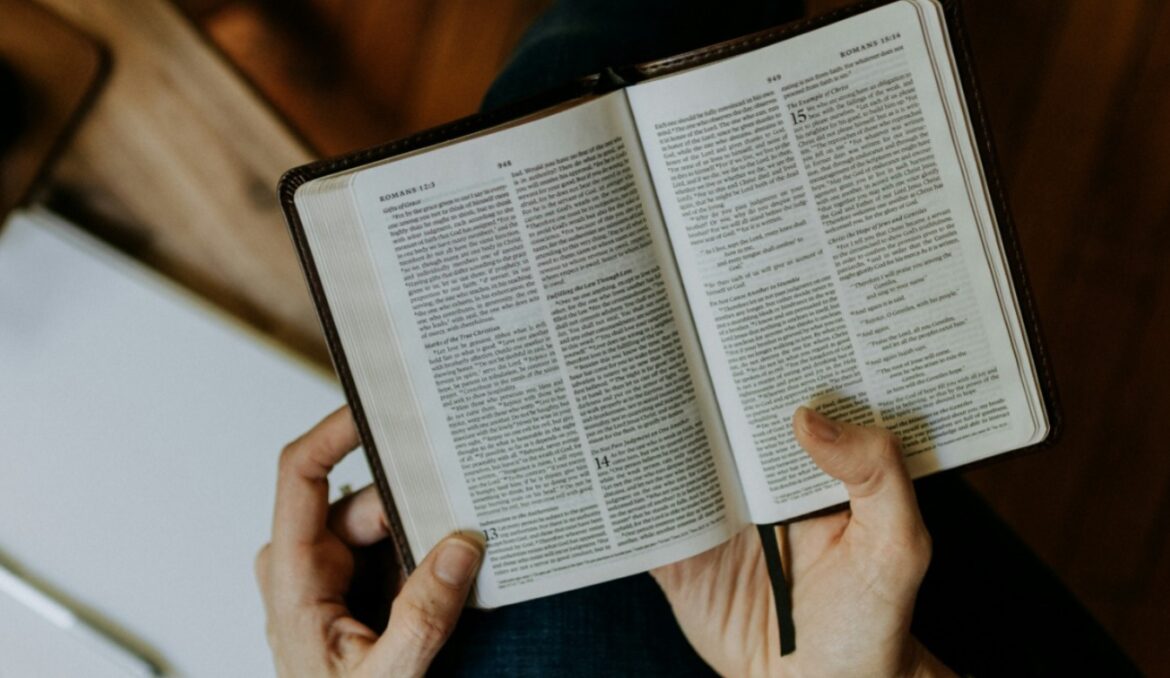 homem-que-leu-a-biblia-221-vezes-diz:-“a-palavra-sempre-tem-algo-novo-pra-ensinar”