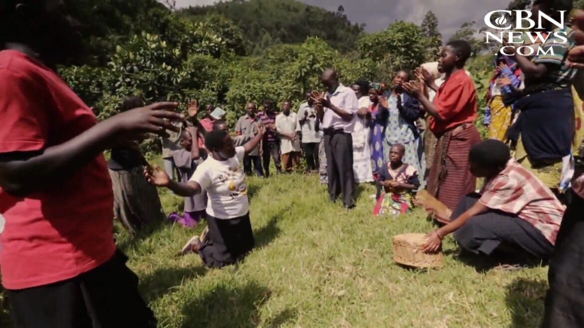 missionarios-levam-pigmeus-a-jesus-e-plantam-igreja-entre-tribo-em-uganda:-‘vidas-mudadas’