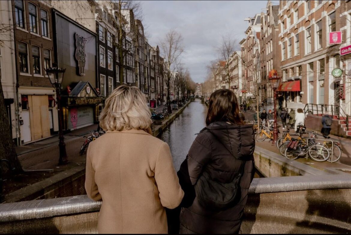 prostituta-aceita-jesus-apos-ser-evangelizada-no-distrito-da-luz-vermelha-em-amsterda