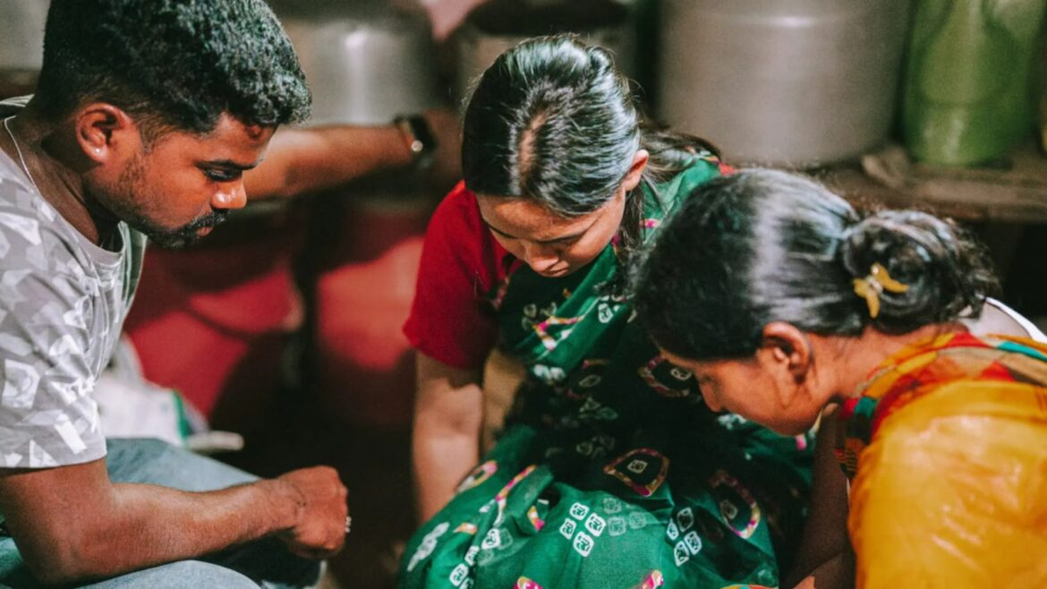 500-pessoas-cercam-casas-de-cristaos,-queimam-biblias-e-ameacam-mata-los-na-india