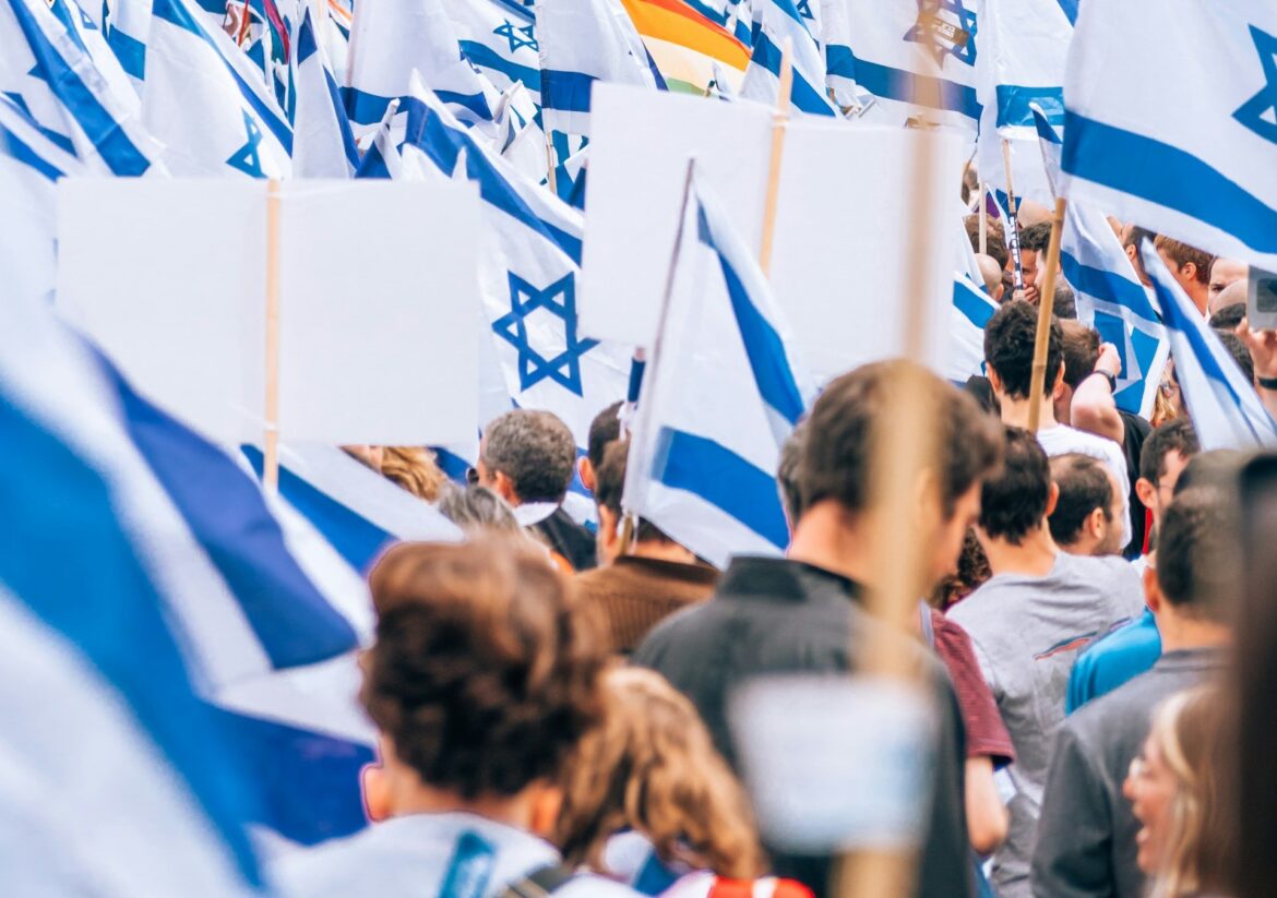 7-de-outubro:-cristaos-espalham-5,2-milhoes-de-bandeiras-de-israel-pelo-mundo
